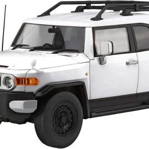 Fujimi 1/24 Toyota FJ Cruiser 2011 White Model with Outdoor Gear